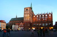 Stralsund Alter Markt Rathaus und Nikolaikirche - Bild vergrößern ...